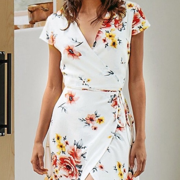 Cupshe NWT Floral White Wrap Maxi Dress - Picture 3 of 3